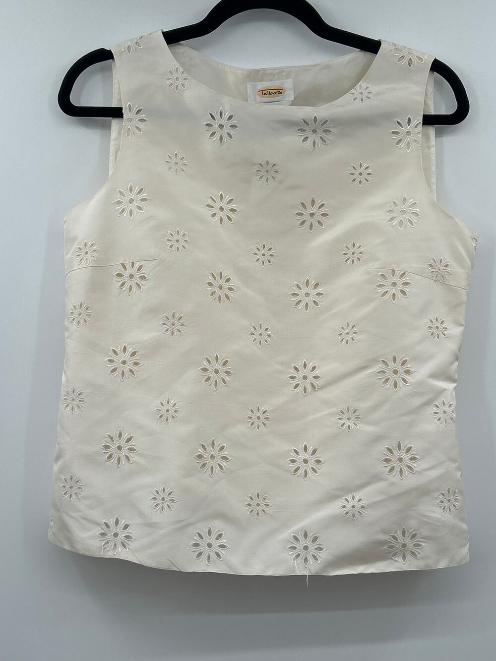 Talbots Pure Silk Eyelet Shell Top Size 8 Ivory Quiet Luxury Preppy Coastal
